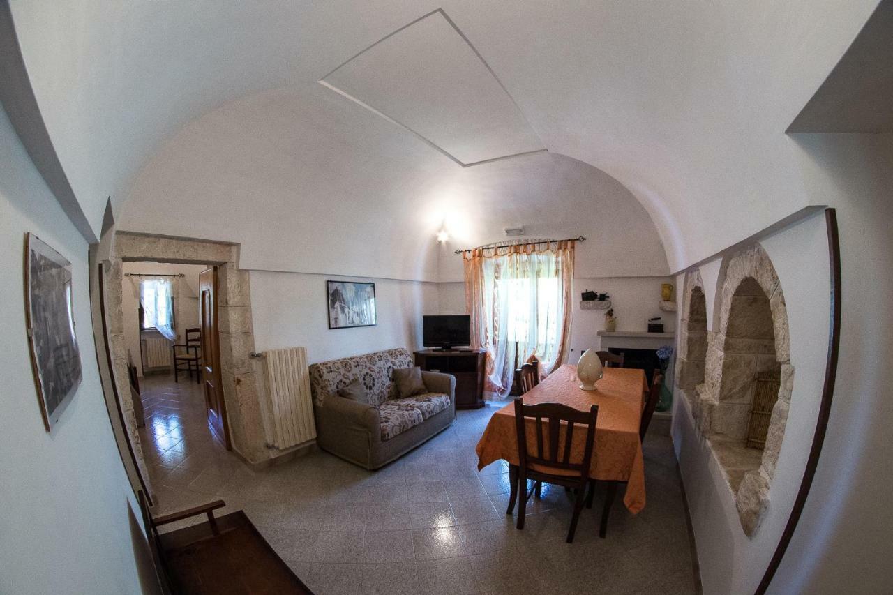 Agriturismo Grotta Di Figazzano 치스테르니노 외부 사진